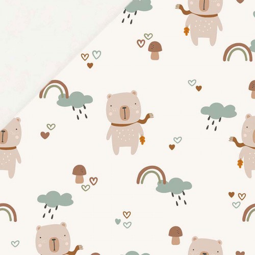 Niedźwiadki w szalikach na tle deszczowych chmur