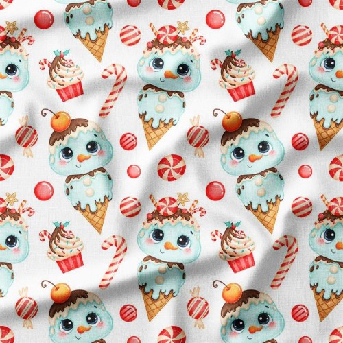 Świąteczne lody w kształcie bałwanków i babeczki