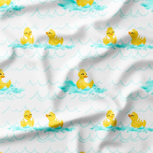 Bawełna satynowa Kaczuszki na tle w turkusowe fale – tkanina drukowana na metry