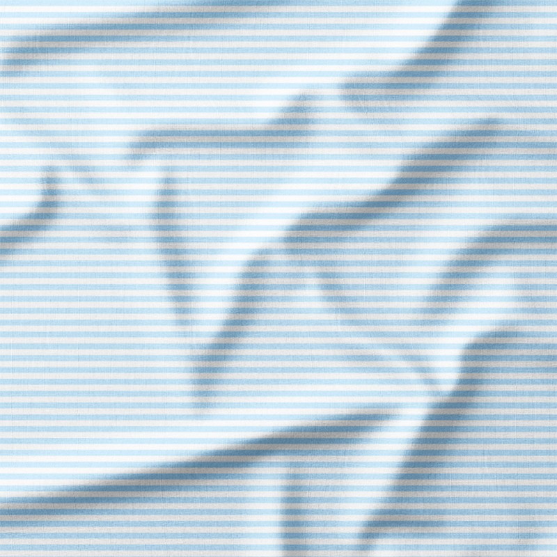 Drobne błękitne pastelowe paski na białym tle – Panama z nadrukiem